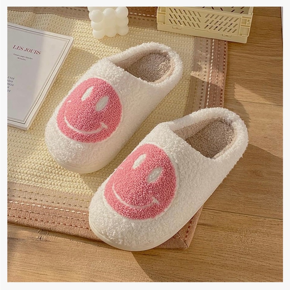 Bevaney Smile Face Slippers - Soft Plush Retro Preppy Slip-on